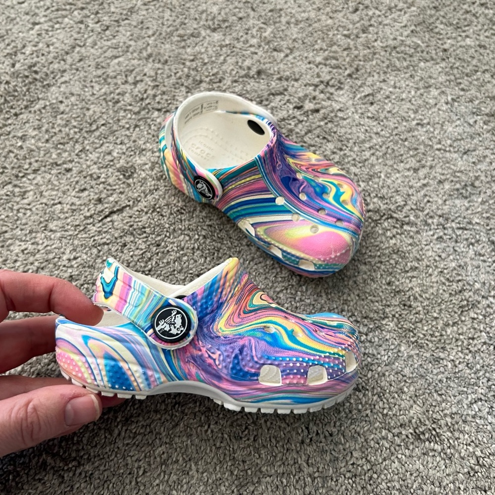 Crocs Toddler 5 Classic Out of this World II Clogs Swirl Rainbow Sandals C5